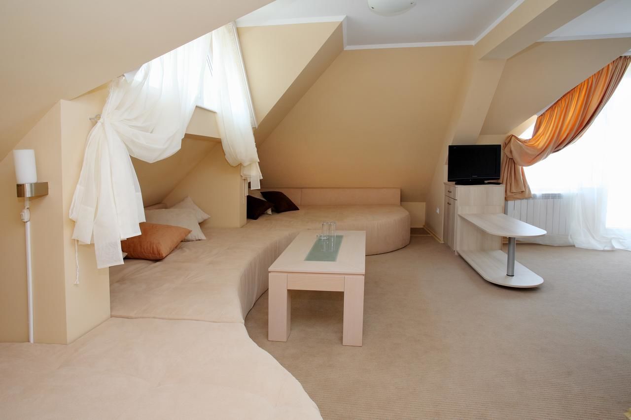 Отель Family Hotel Diana София-36