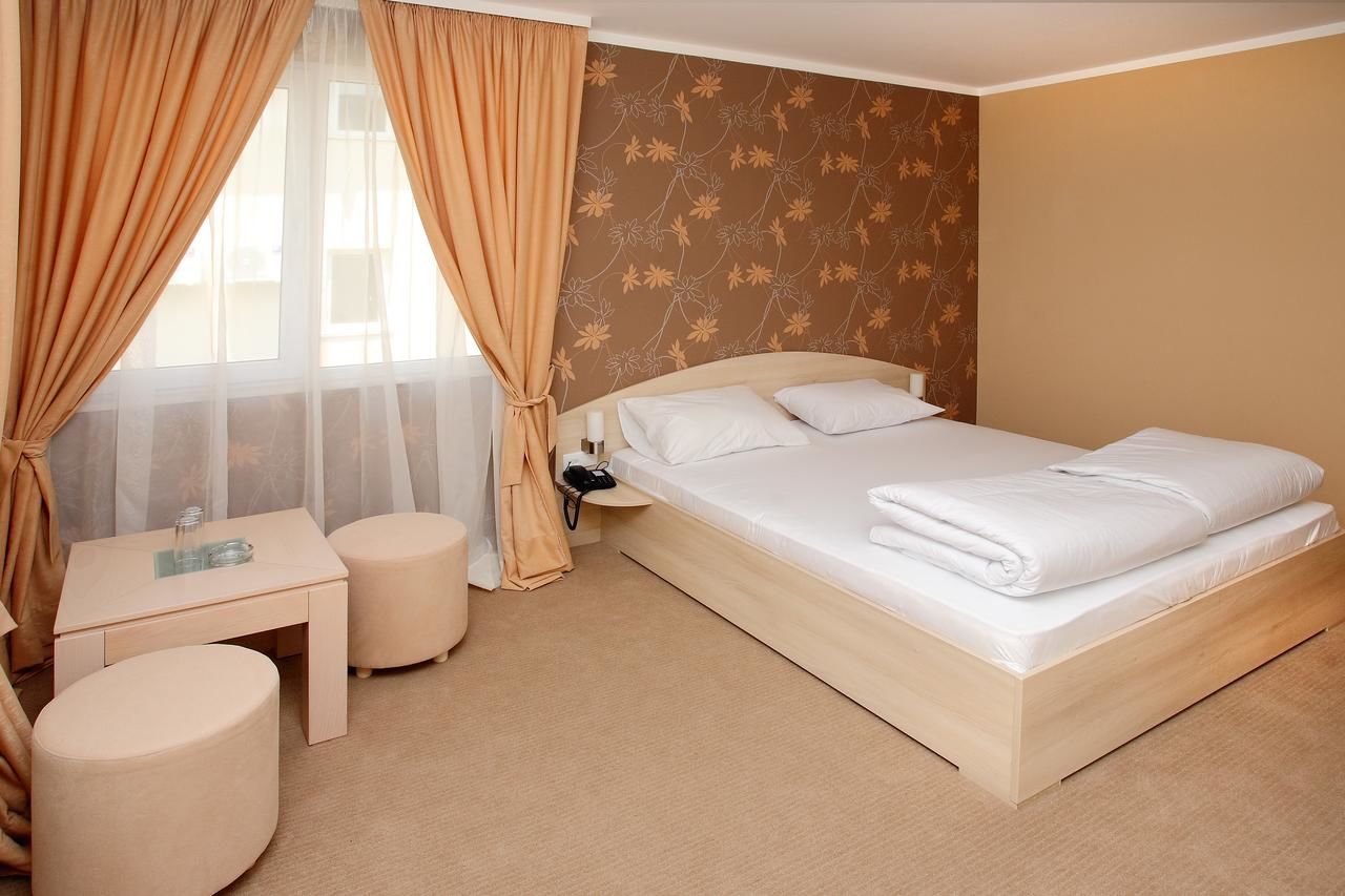 Отель Family Hotel Diana София-12