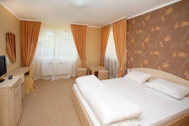 Отель Family Hotel Diana София-8